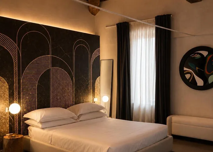 Ginevra Boutique Rooms - Palazzo Leosini - Residenze D'Epoca LʼAquila